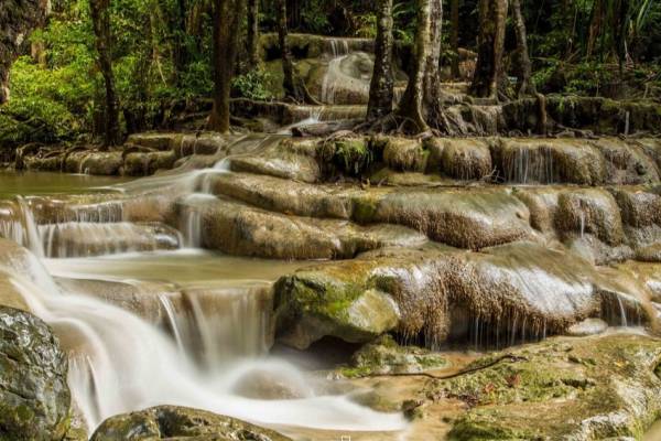 Cascadas de Erawan, naturaleza pura en Tailandia